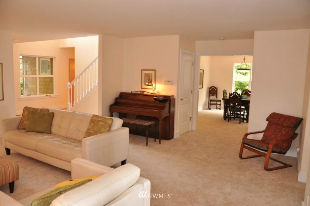 11730 Kallgren Road Northeast Bainbridge Island, WA 98110 - Photo 4 of 15 Gallery Image 4