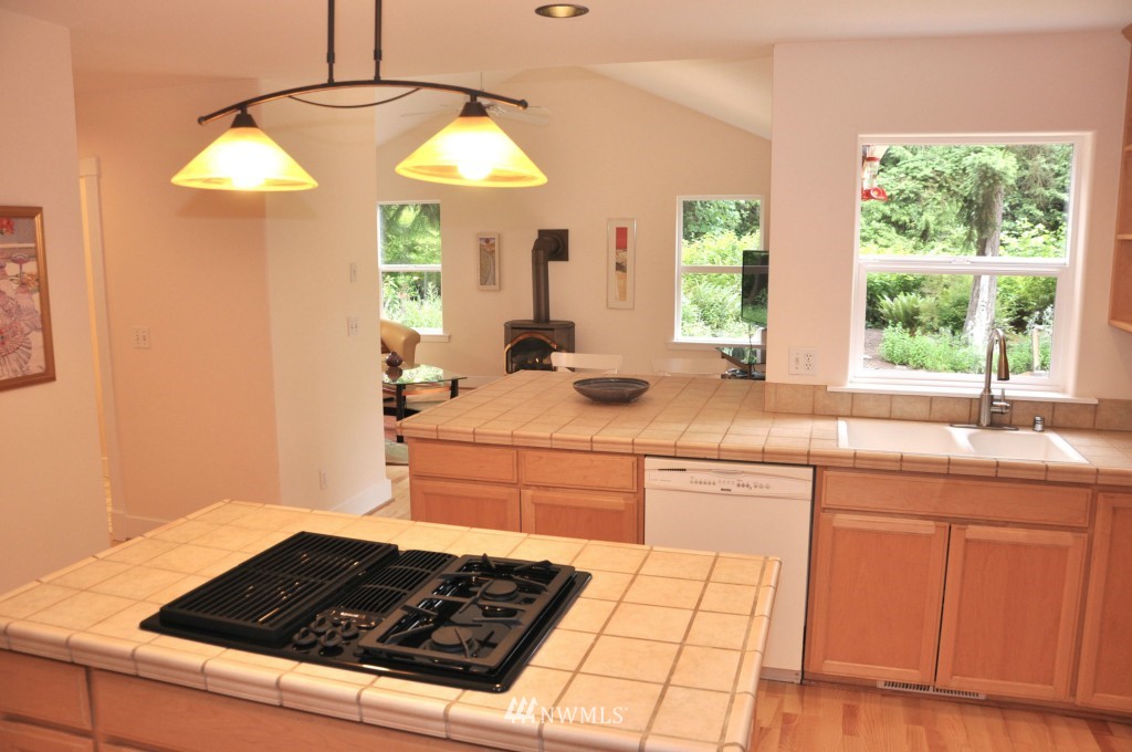 11730 Kallgren Road Northeast Bainbridge Island, WA 98110 - Photo 6 of 15 Gallery Image 6