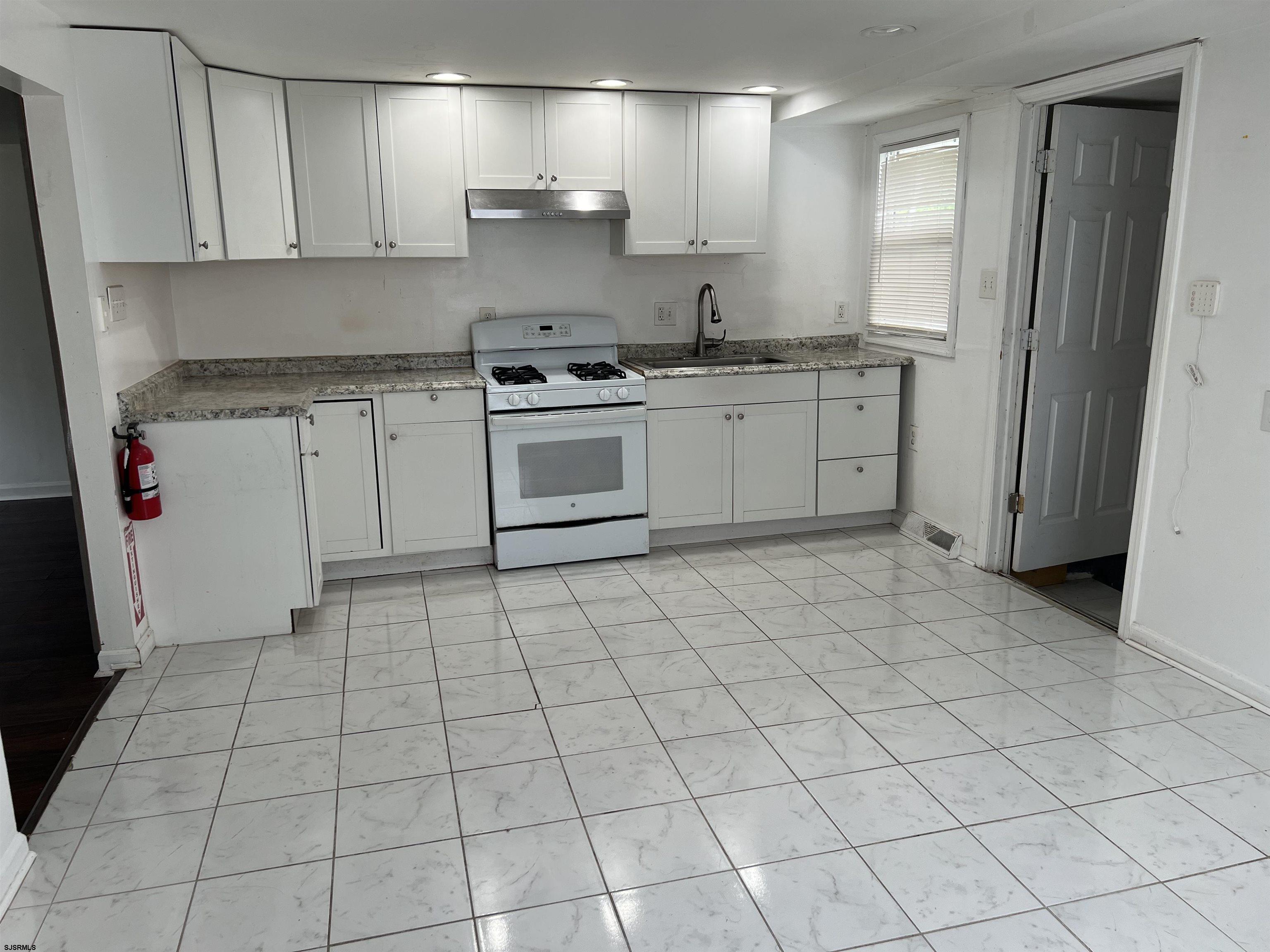 2 Robin Road Egg Harbor Township, NJ 08234 - Photo 4 of 20 Gallery Image 4