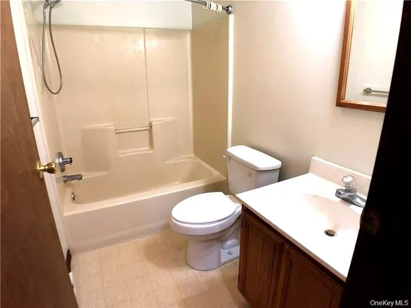 $1,800 | 69 Old Unionville Road, Unit 4, Wallkill, NY 12589