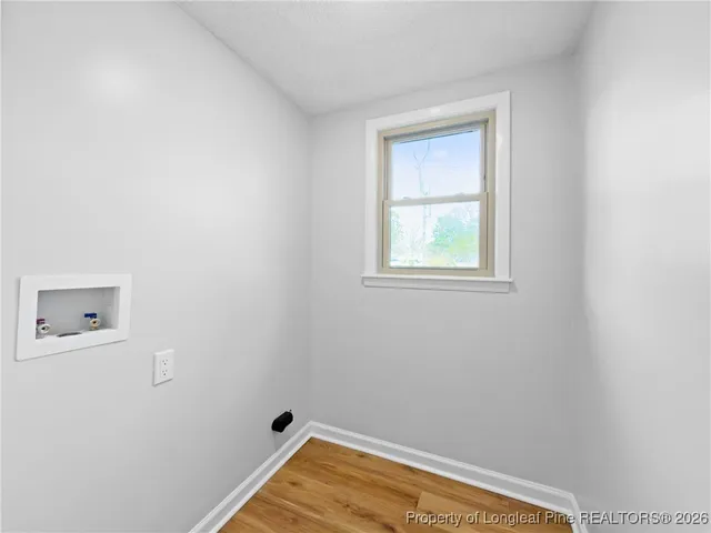 a view of backyard of the house