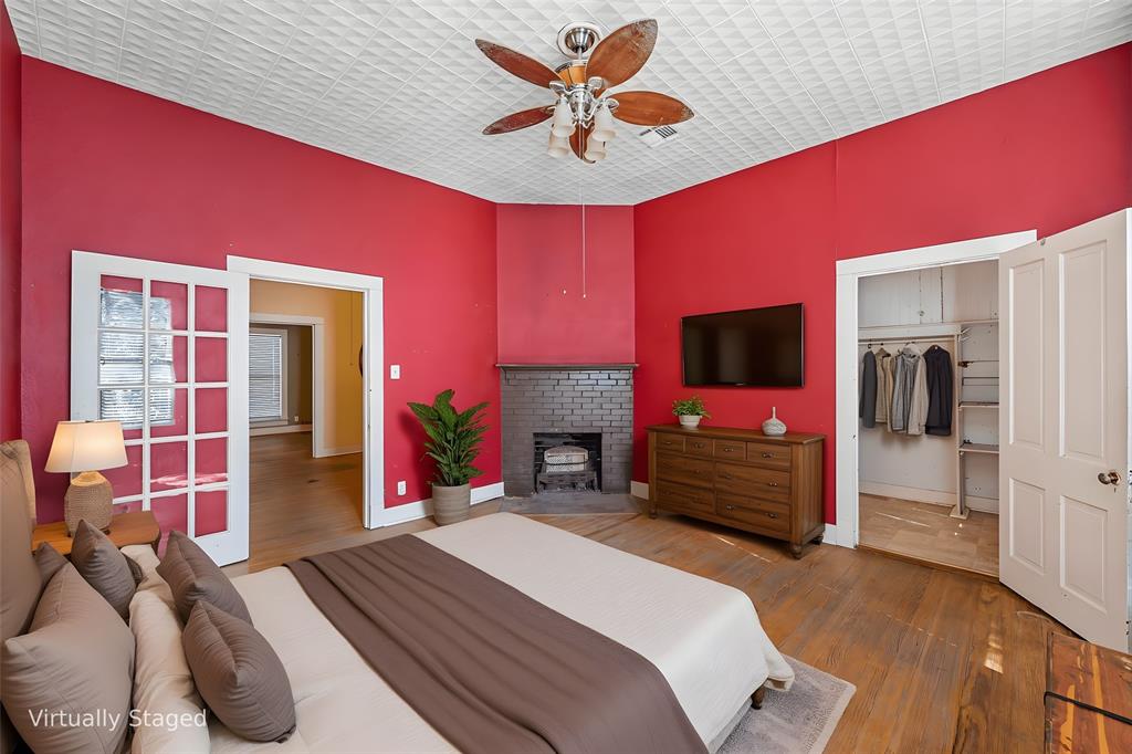 2623 North 15th A Street Waco, TX 76708 - Photo 5 of 23 a bed room with a bed and a tv