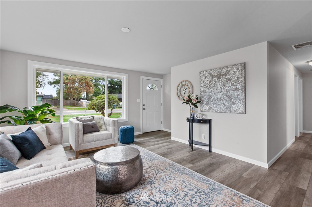10626 Southeast 200th Street Renton, WA 98055 - Photo 4 of 34 Gallery Image 4