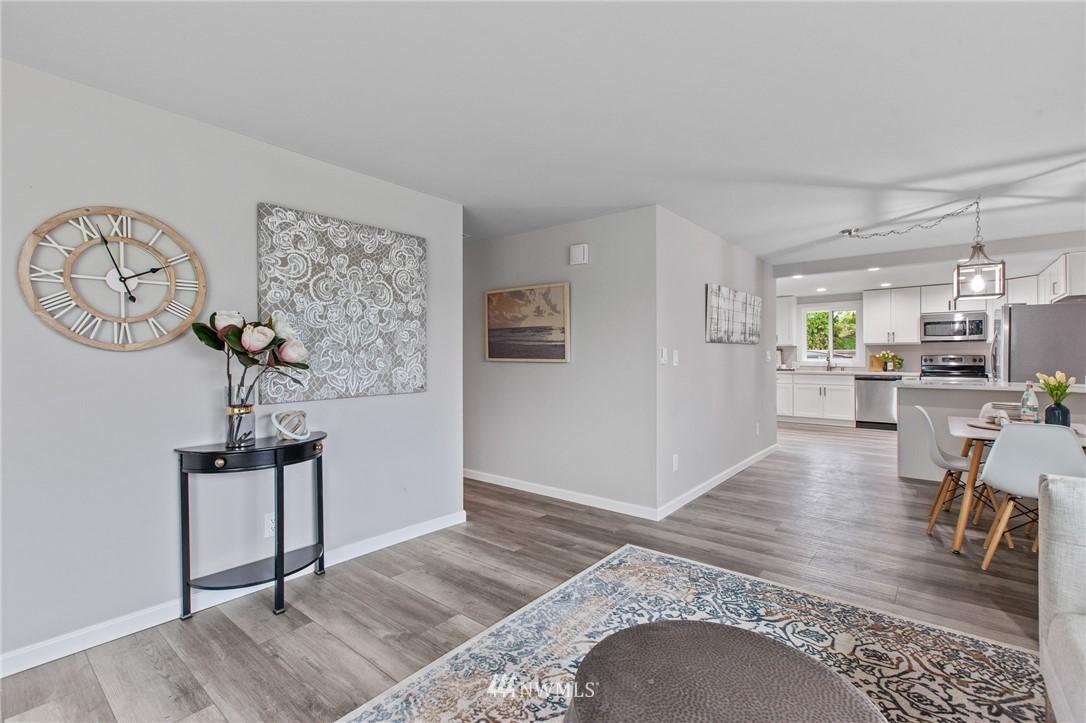 10626 Southeast 200th Street Renton, WA 98055 - Photo 5 of 34 Gallery Image 5