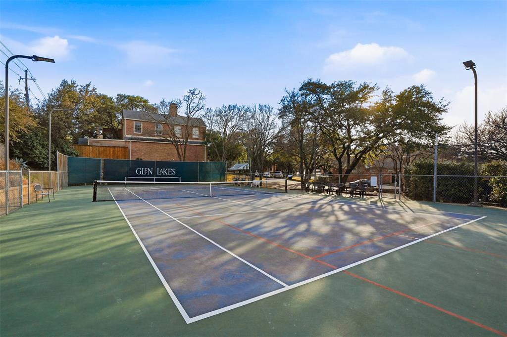 2 Parliament Place Dallas, TX 75225 - Photo 35 of 40 a view of a tennis court