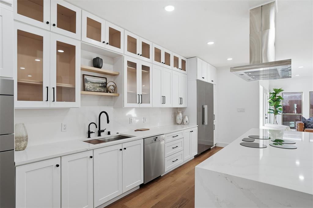 2 Parliament Place Dallas, TX 75225 - Photo 8 of 40 a kitchen with cabinets a sink and appliances
