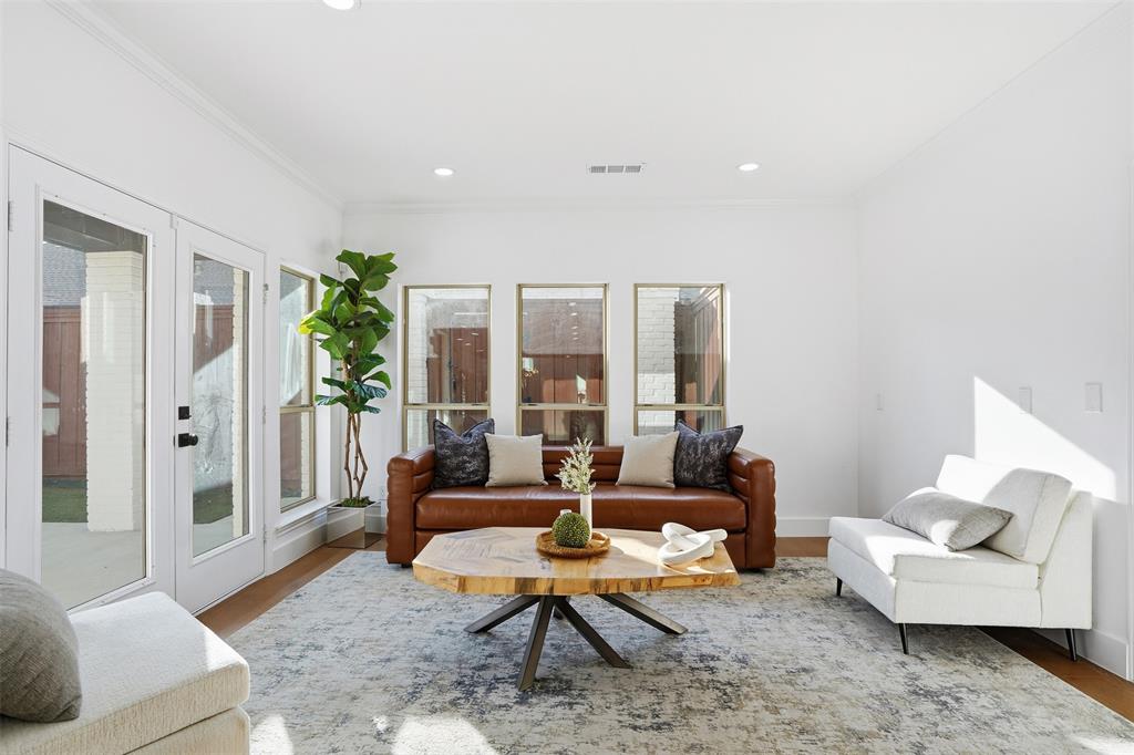 2 Parliament Place Dallas, TX 75225 - Photo 10 of 40 a living room with furniture and a potted plant