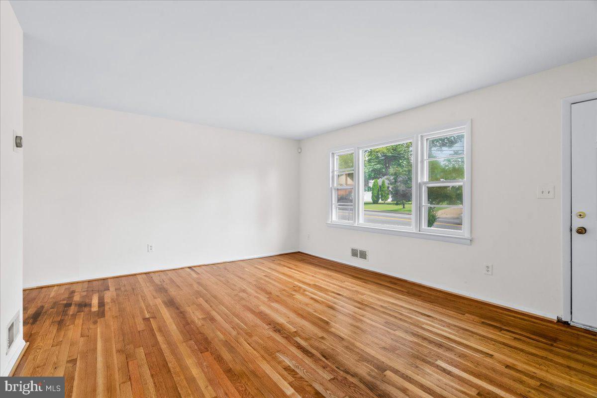 7202 Good Luck Road Hyattsville, MD 20784 - Photo 7 of 46 Gallery Image 7