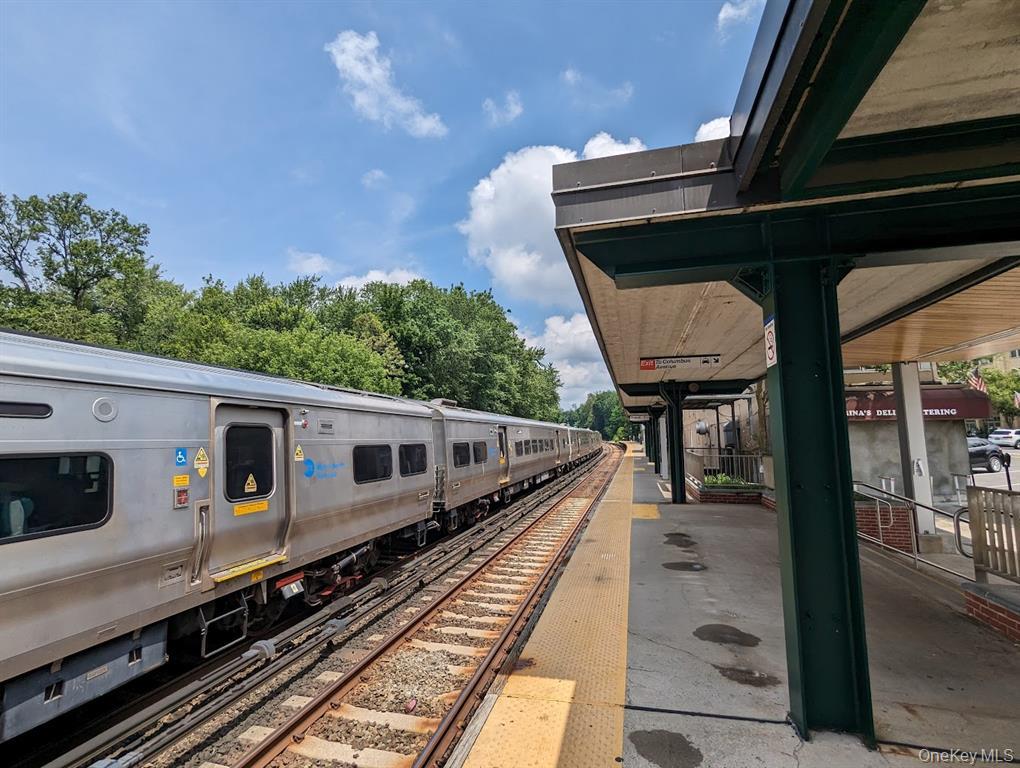 682 Tuckahoe Road, Unit 3D Yonkers, NY 10710 - Photo 17 of 18 a view of a train that is sitting area