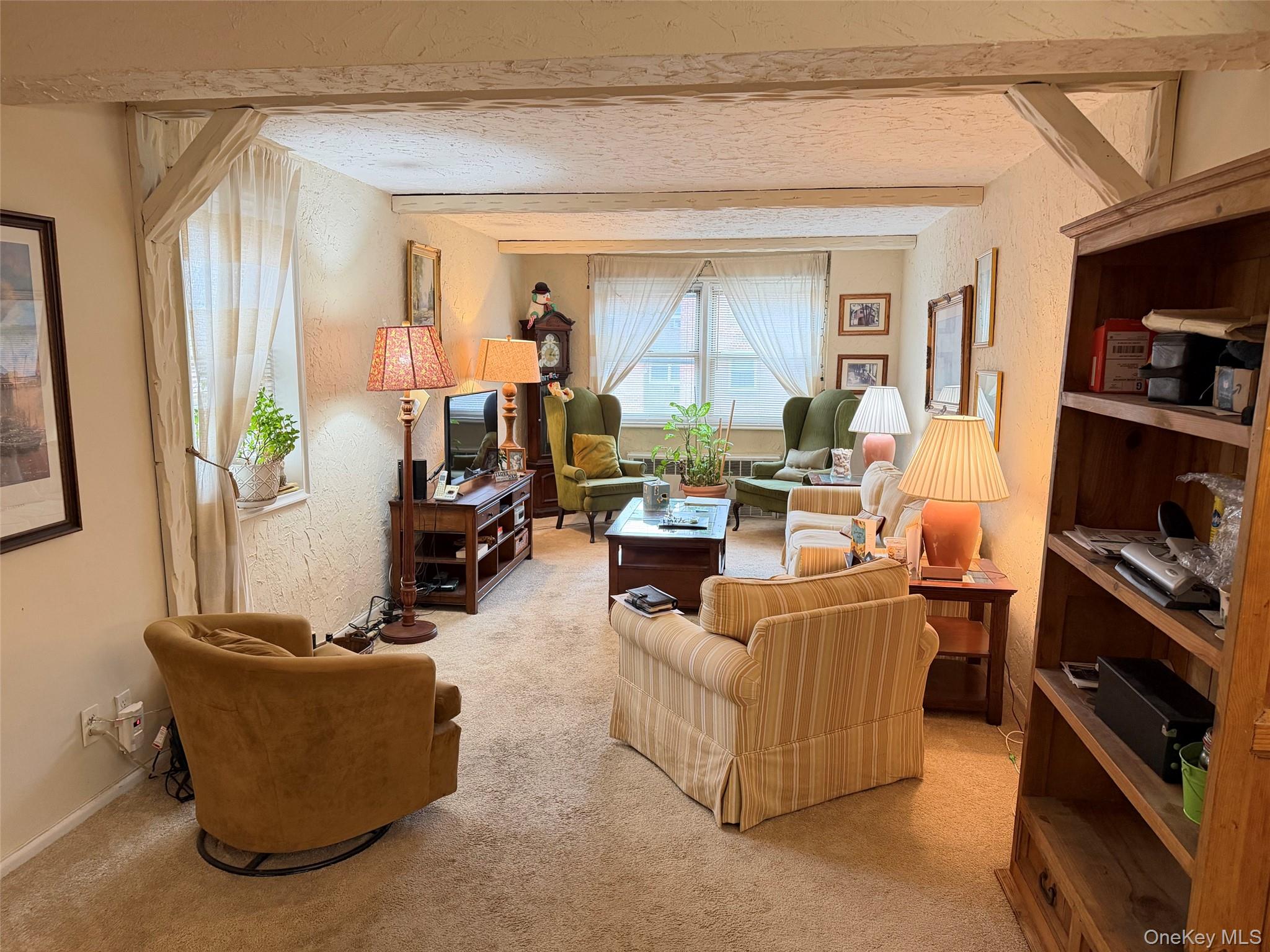682 Tuckahoe Road, Unit 3D Yonkers, NY 10710 - Photo 4 of 18 a living room with furniture and a window