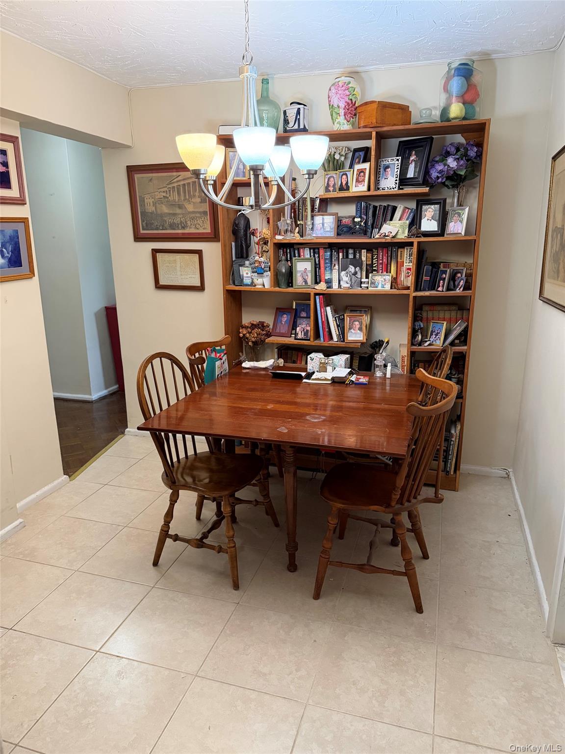 682 Tuckahoe Road, Unit 3D Yonkers, NY 10710 - Photo 5 of 18 a dining room with furniture and a book shelf