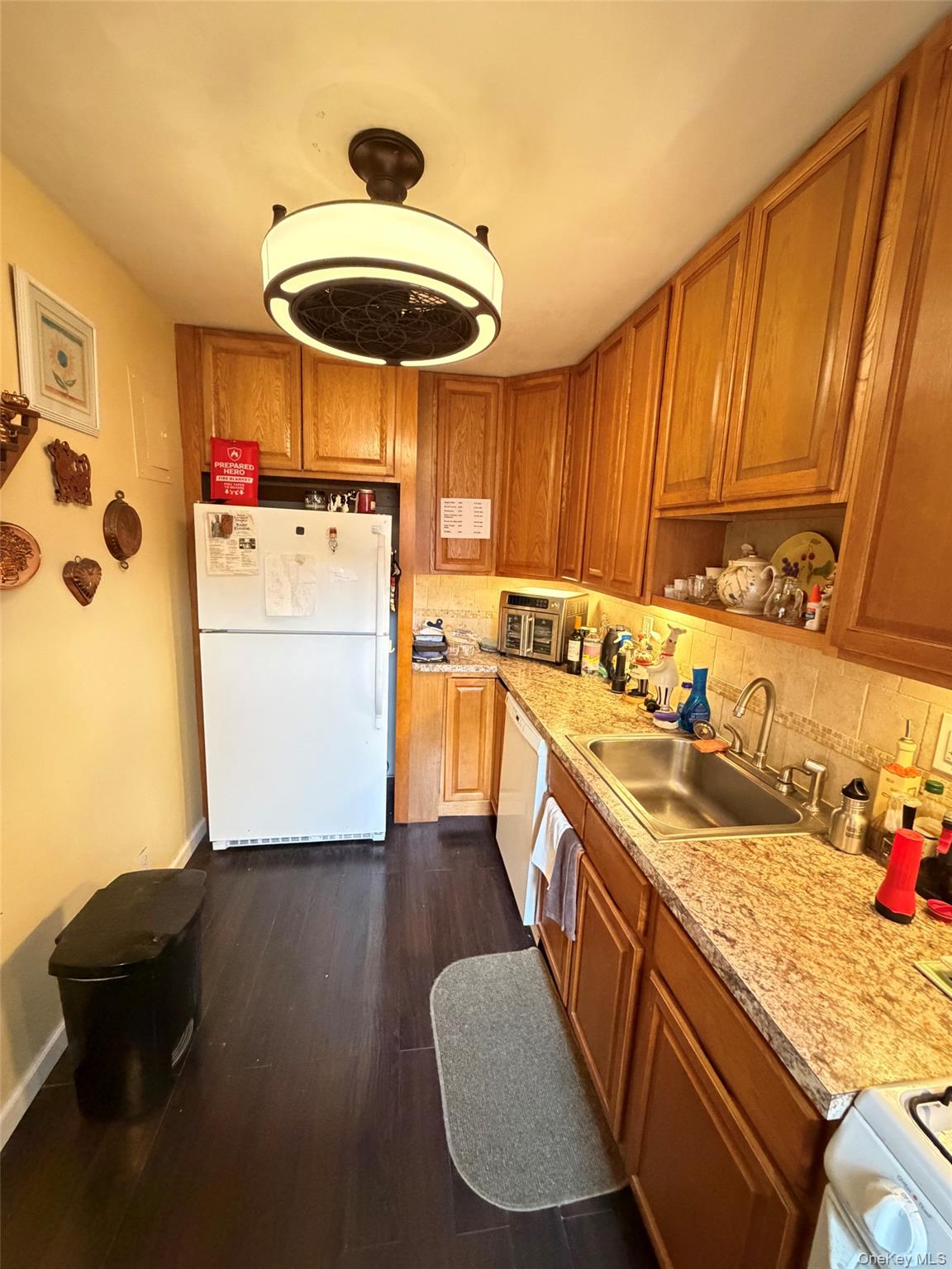682 Tuckahoe Road, Unit 3D Yonkers, NY 10710 - Photo 6 of 18 a kitchen with a refrigerator and a stove top oven