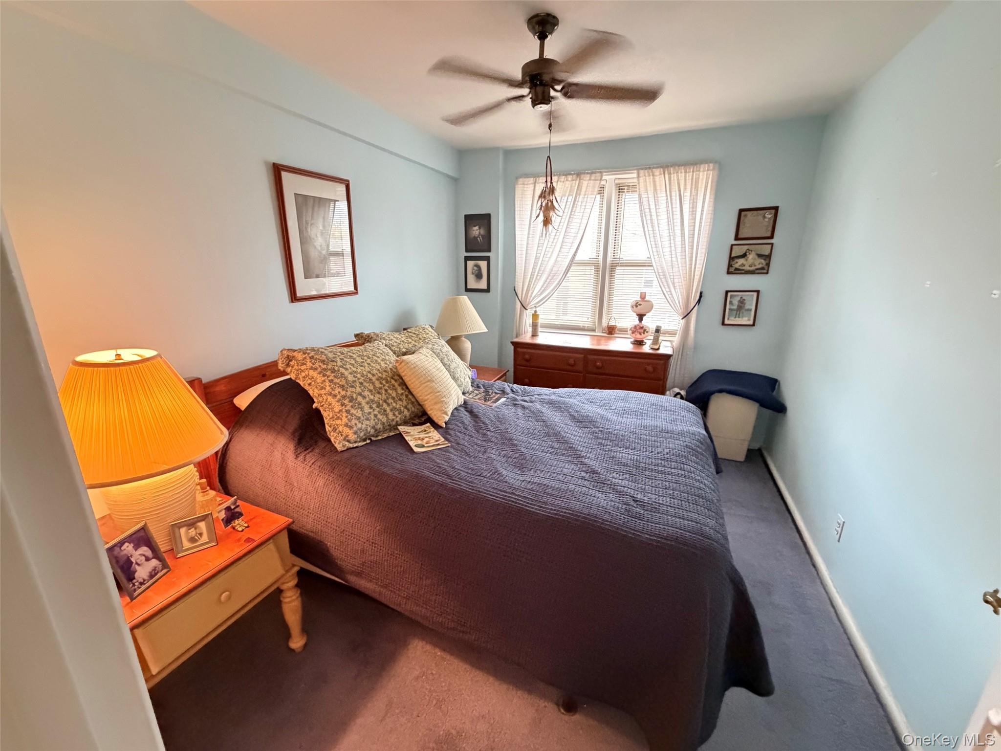 682 Tuckahoe Road, Unit 3D Yonkers, NY 10710 - Photo 10 of 18 a bedroom with a bed and a window