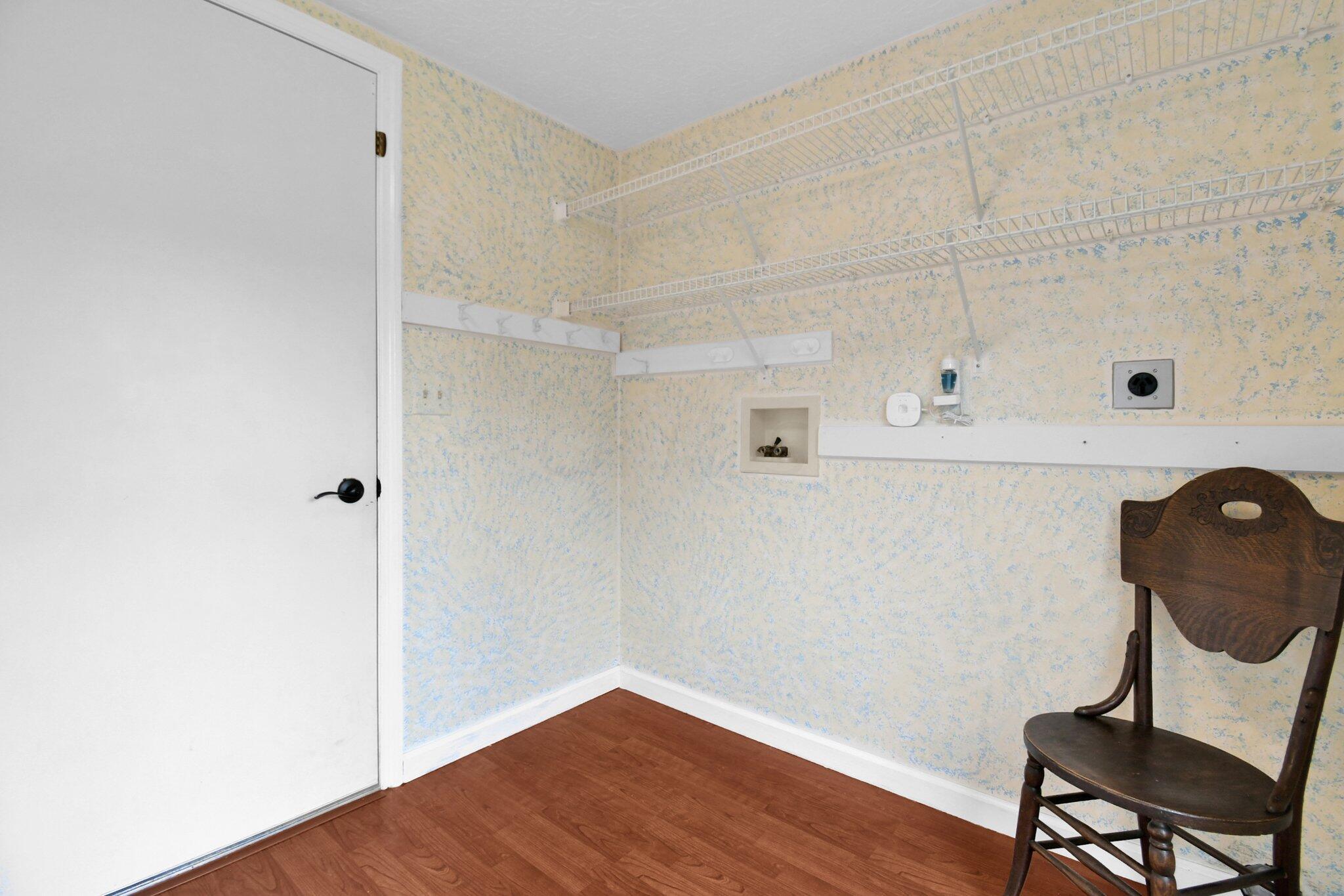 189 Greenbank Road Gahanna, OH 43230 - Photo 18 of 48 Mud room/ 1st flr laundry- Also laundry on lower level- your choice!
