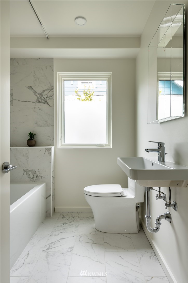 820 26th Avenue Seattle, WA 98122 - Photo 25 of 36