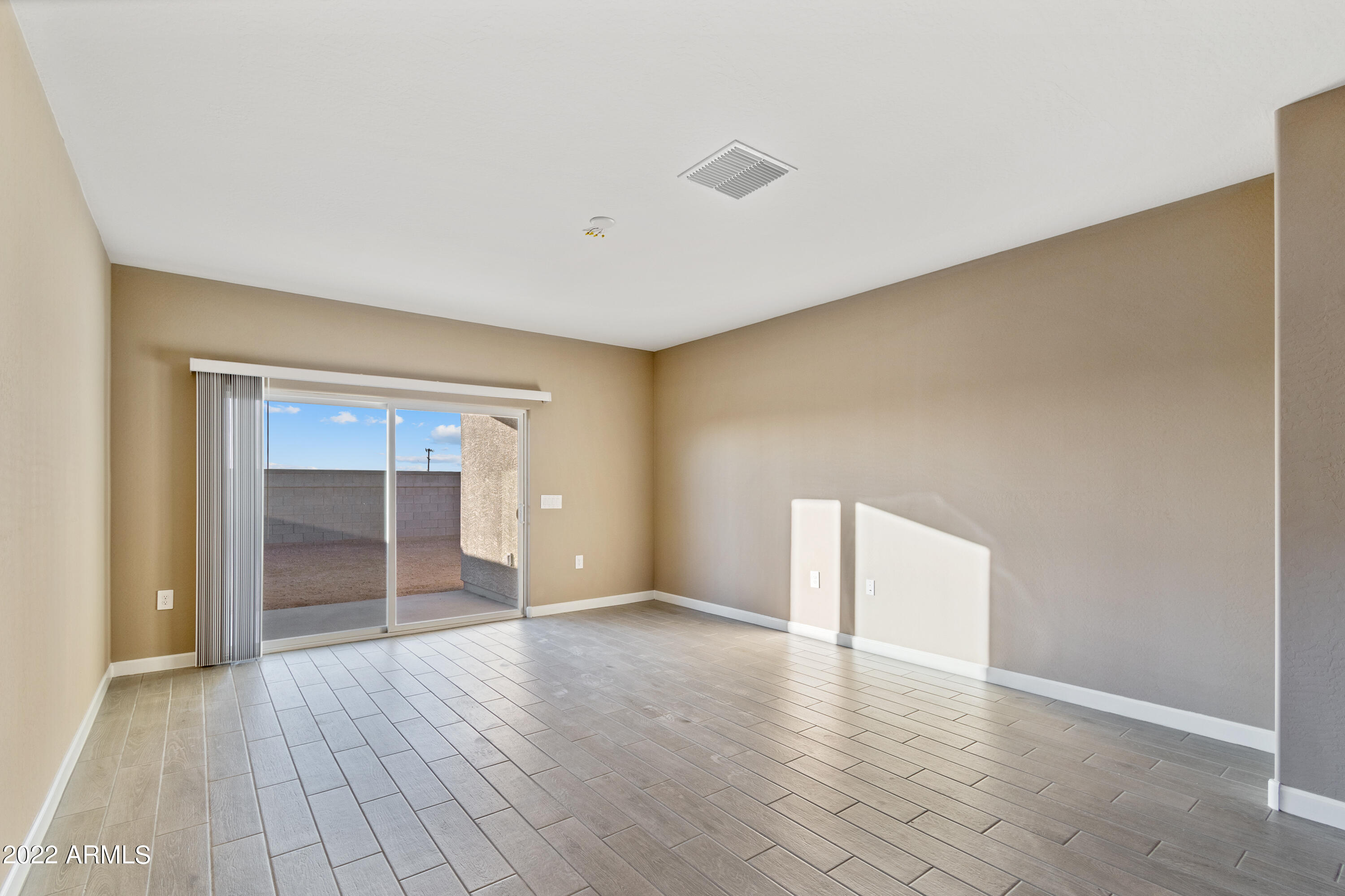 24093 West Zak Road Buckeye, AZ 85326 - Photo 17 of 52 3743_Cardinal_Desert Moon_Buckeye_AZ_DRH