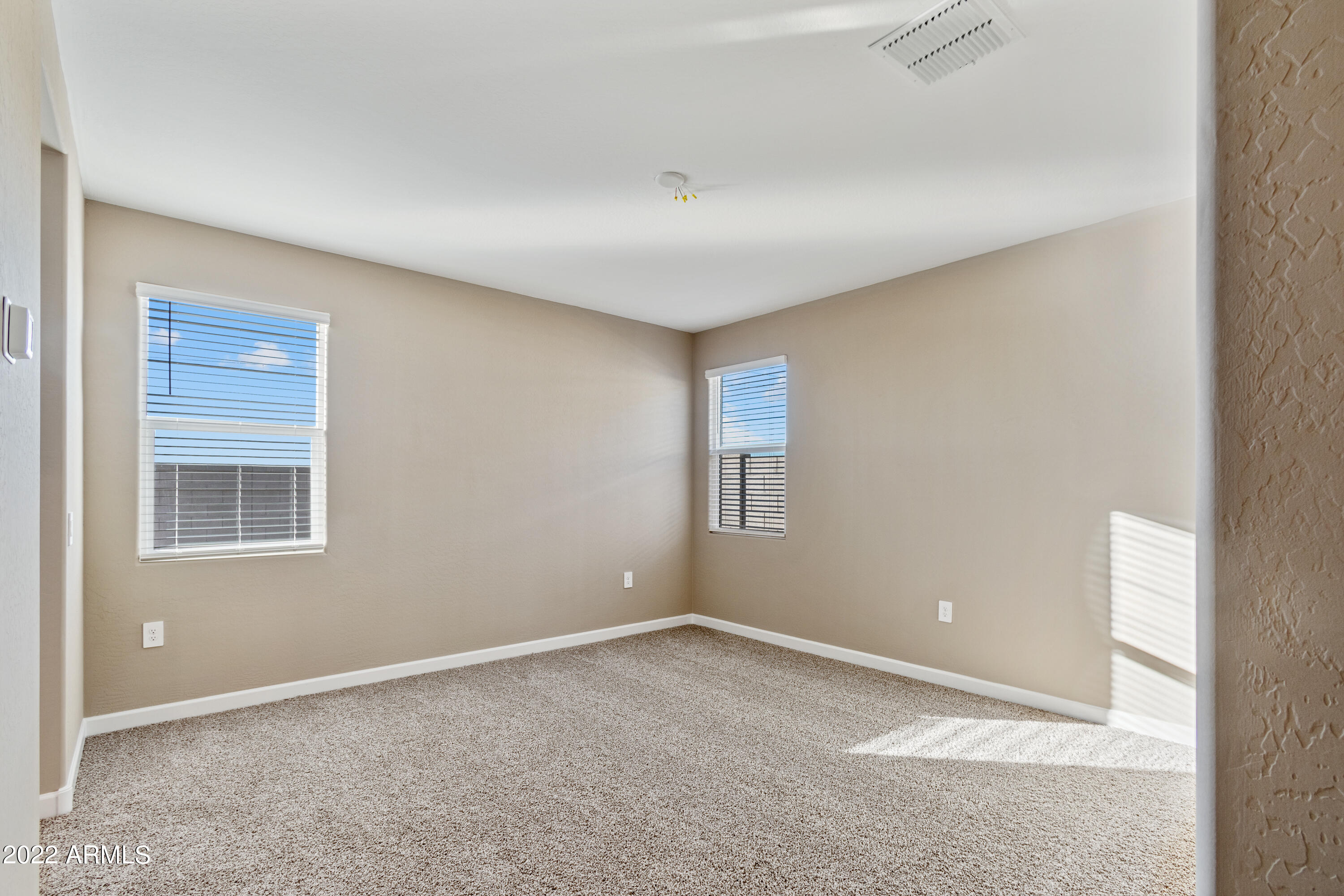 24093 West Zak Road Buckeye, AZ 85326 - Photo 9 of 52 3743_Cardinal_Desert Moon_Buckeye_AZ_DRH