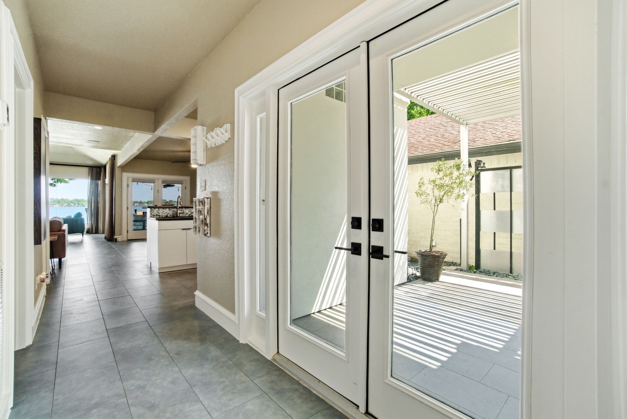 1609 Schooner Point Willis, TX 77318 - Photo 6 of 50