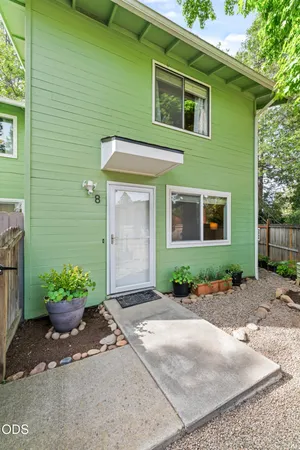 $210,000 | 600 West 1st Street, Unit 8, Phoenix, OR 97535