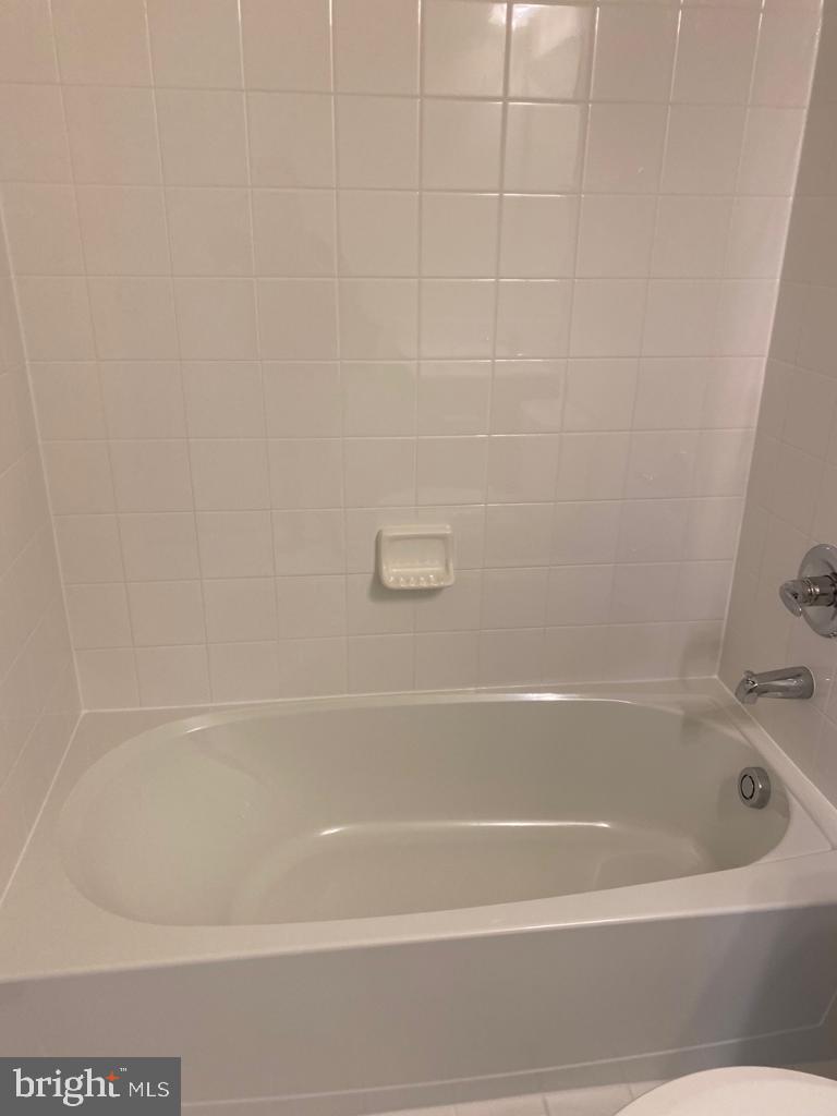 121 Lindy Way Stephenson, VA 22656 - Photo 19 of 23 a bathroom with a bathtub