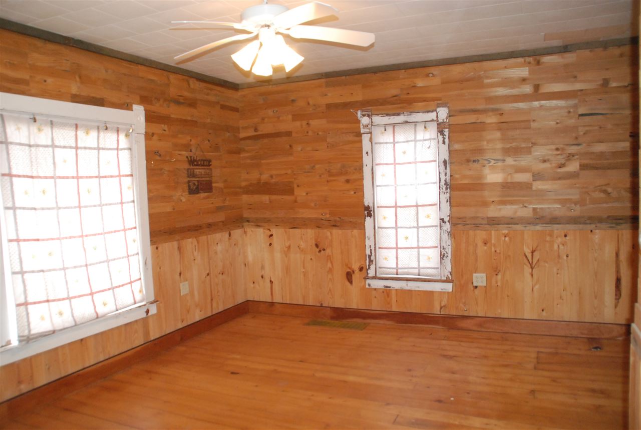 902 Lincoln Road Fayette, IA 52142 - Photo 14 of 16 Gallery Image 14