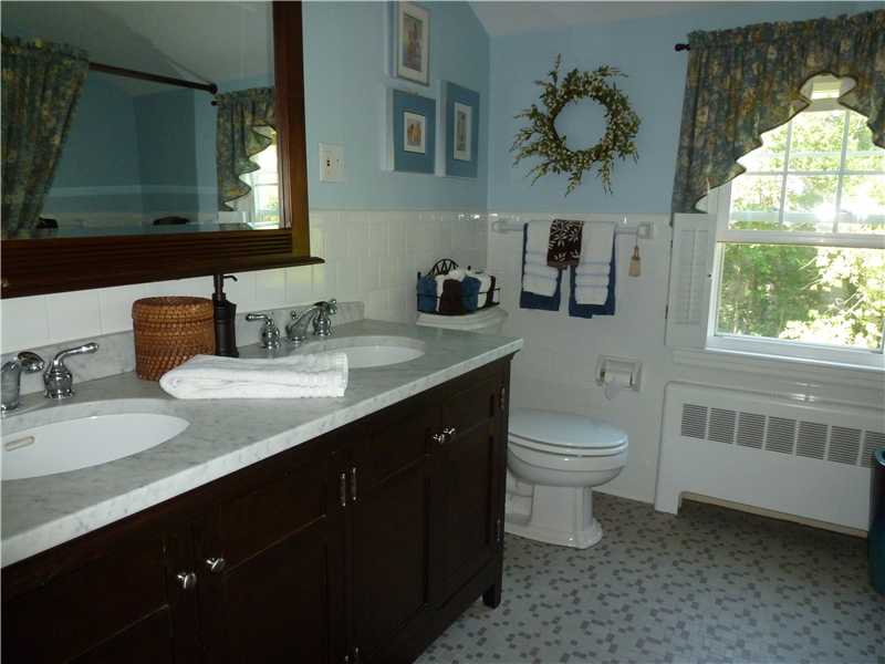 2 Briarfield Road Barrington, RI 02806 - Photo 14 of 17 Bathroom.