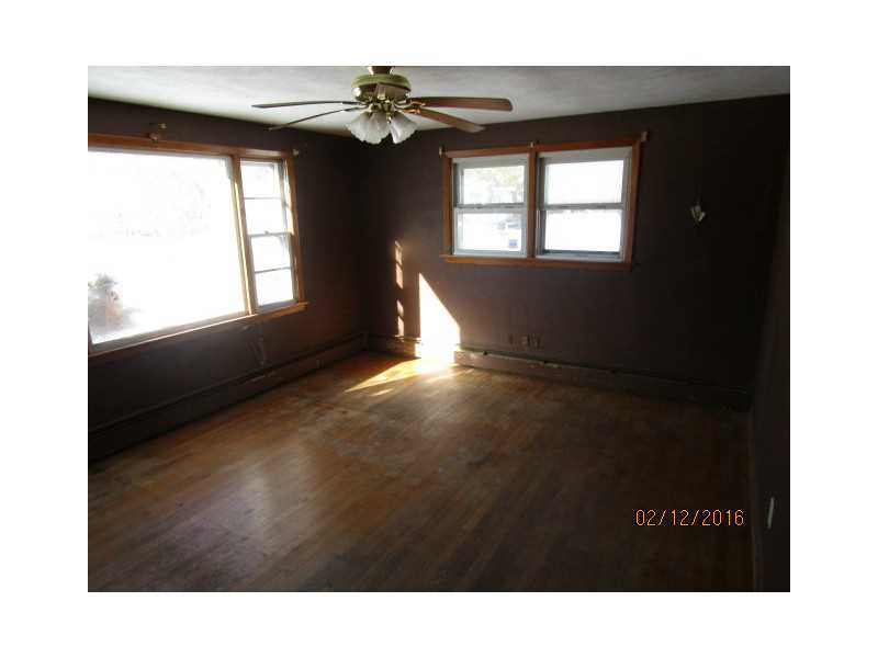 566 Town Farm Road Coventry, RI 02816 - Photo 3 of 6 Living Room.