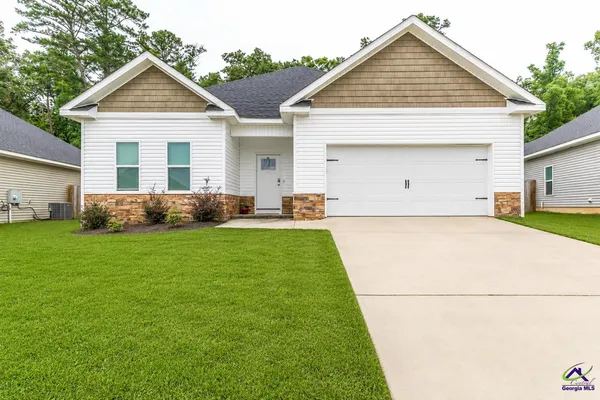$299,000 | 105 Garrett Lane, Warner Robins, GA 31088