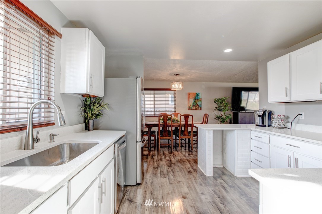 12308 Southeast 165th Street Renton, WA 98058 - Photo 3 of 18 Gallery Image 3