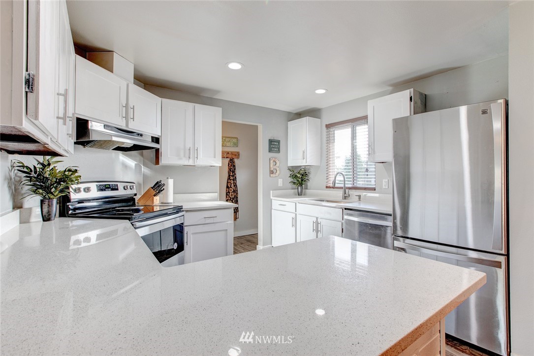12308 Southeast 165th Street Renton, WA 98058 - Photo 5 of 18 Gallery Image 5