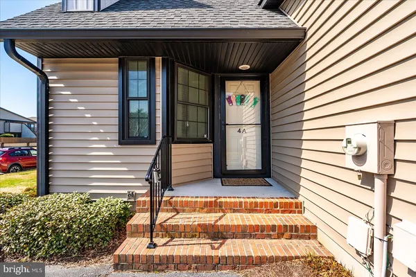 a view of entryway front of house