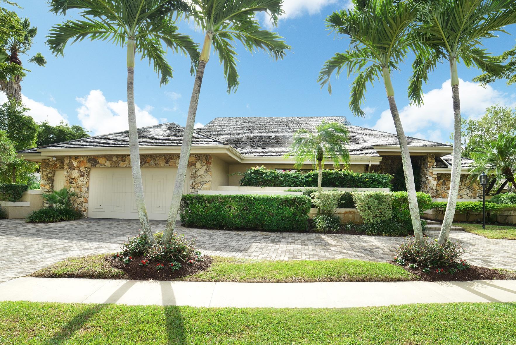 7124 Mandarin Drive Boca Raton, FL 33433 - Photo 2 of 31 Decorative Circular Driveway