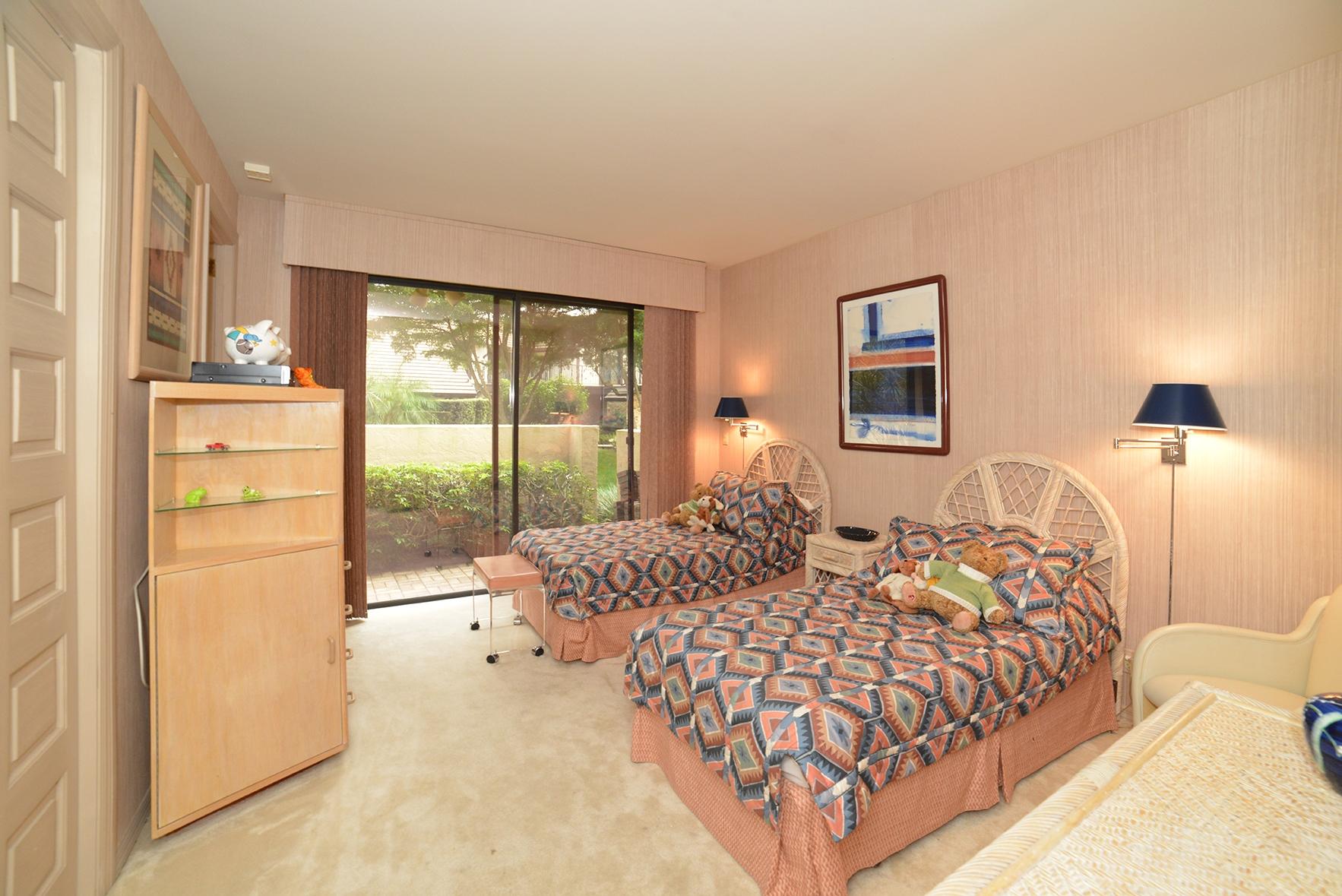 7124 Mandarin Drive Boca Raton, FL 33433 - Photo 25 of 31 Guest Suite
