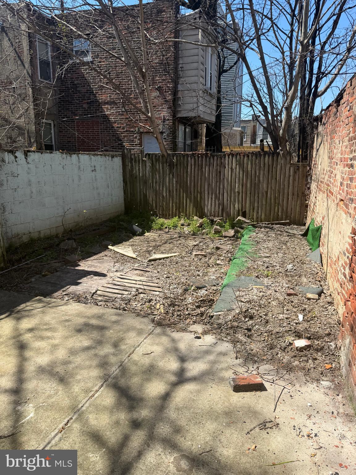 1234 Point Breeze Avenue Philadelphia, PA 19146 - Photo 14 of 15 a backyard of a house
