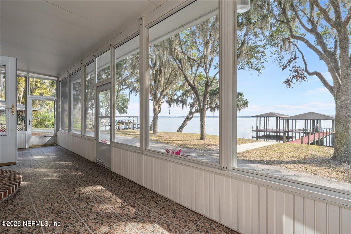 533 West River Road Palatka, FL 32177 - Photo 22 of 78 a view of an ocean from a balcony
