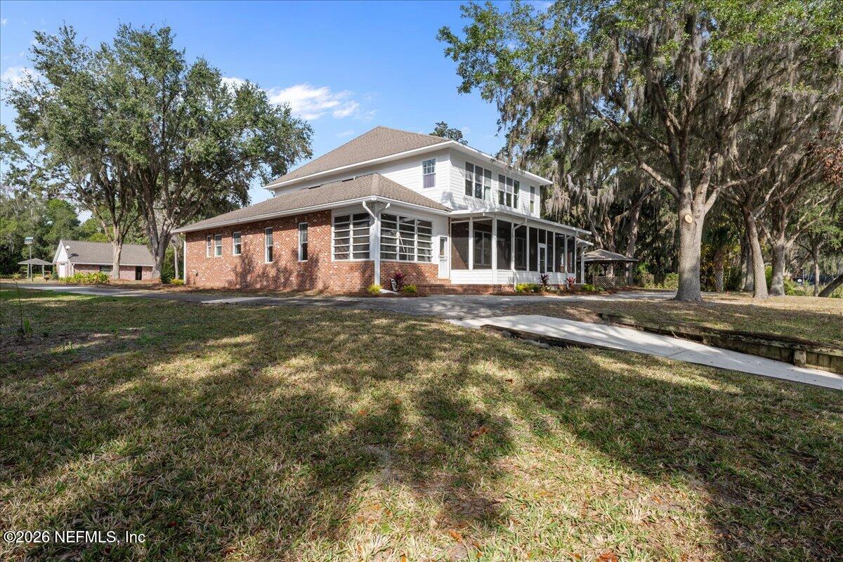 533 West River Road Palatka, FL 32177 - Photo 47 of 78 a front view of a house with a garden