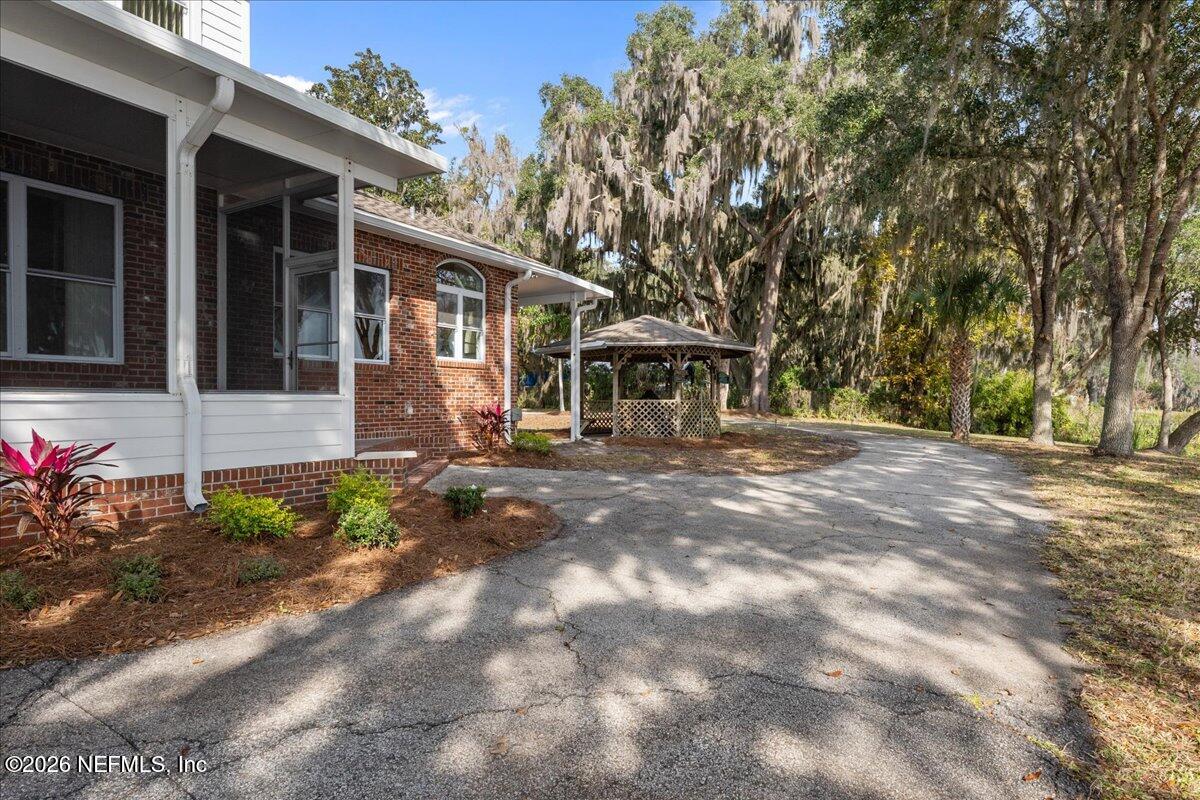 533 West River Road Palatka, FL 32177 - Photo 48 of 78 a front view of a house with garden