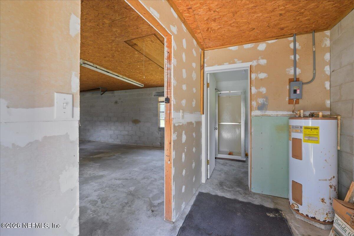 533 West River Road Palatka, FL 32177 - Photo 66 of 78 a view of a bathroom with a glass door shower