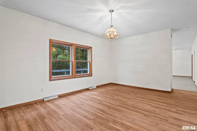 $339,900 | 2530 River Bluff Road, Mechanicsburg, IL 62545