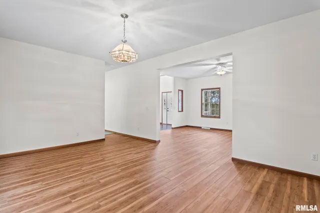 $339,900 | 2530 River Bluff Road, Mechanicsburg, IL 62545