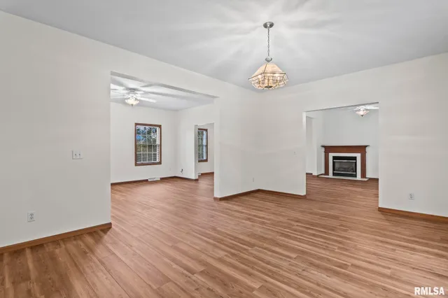 $339,900 | 2530 River Bluff Road, Mechanicsburg, IL 62545