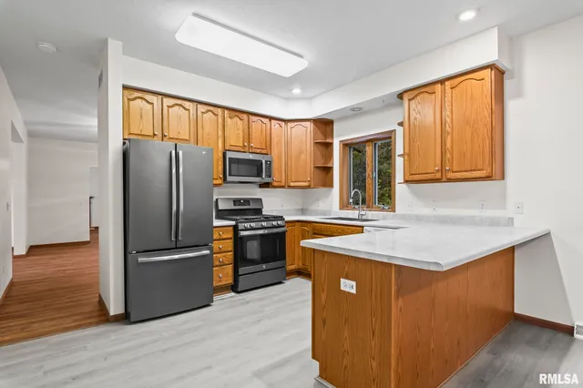 $339,900 | 2530 River Bluff Road, Mechanicsburg, IL 62545