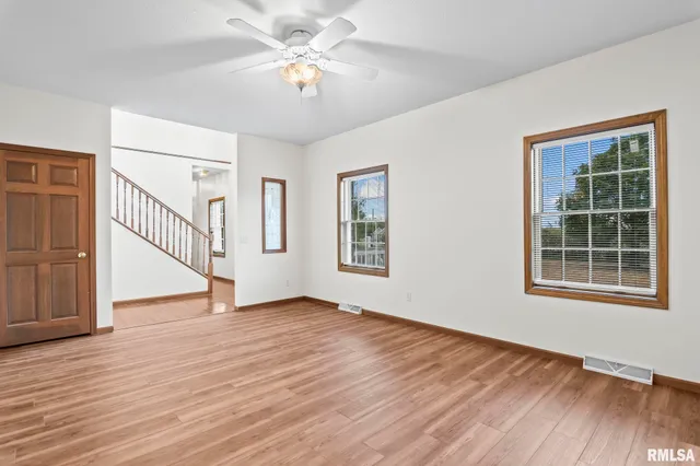 $339,900 | 2530 River Bluff Road, Mechanicsburg, IL 62545