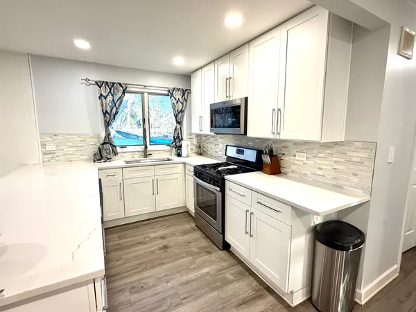 $400,000 | 839 Dundee Avenue, Barrington, IL 60010