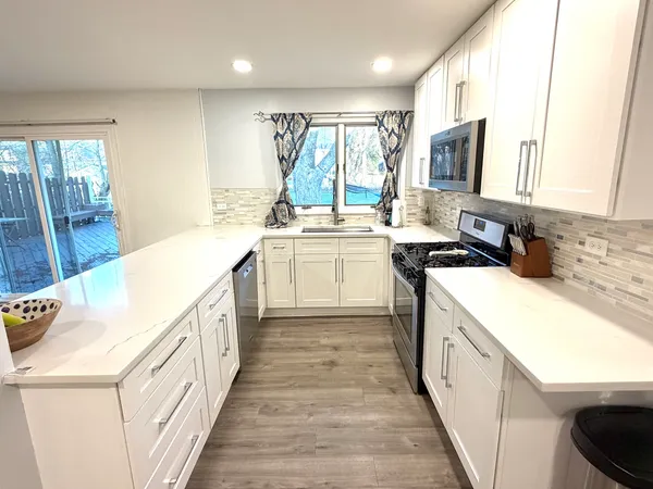 $400,000 | 839 Dundee Avenue, Barrington, IL 60010