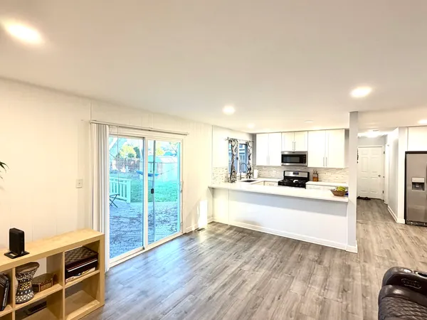 $400,000 | 839 Dundee Avenue, Barrington, IL 60010