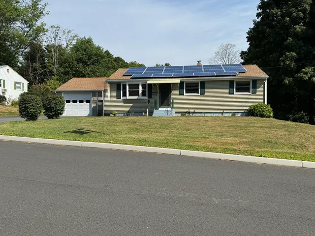 $330,000 | 40 Meadowbrook Road, Middletown, CT 06457