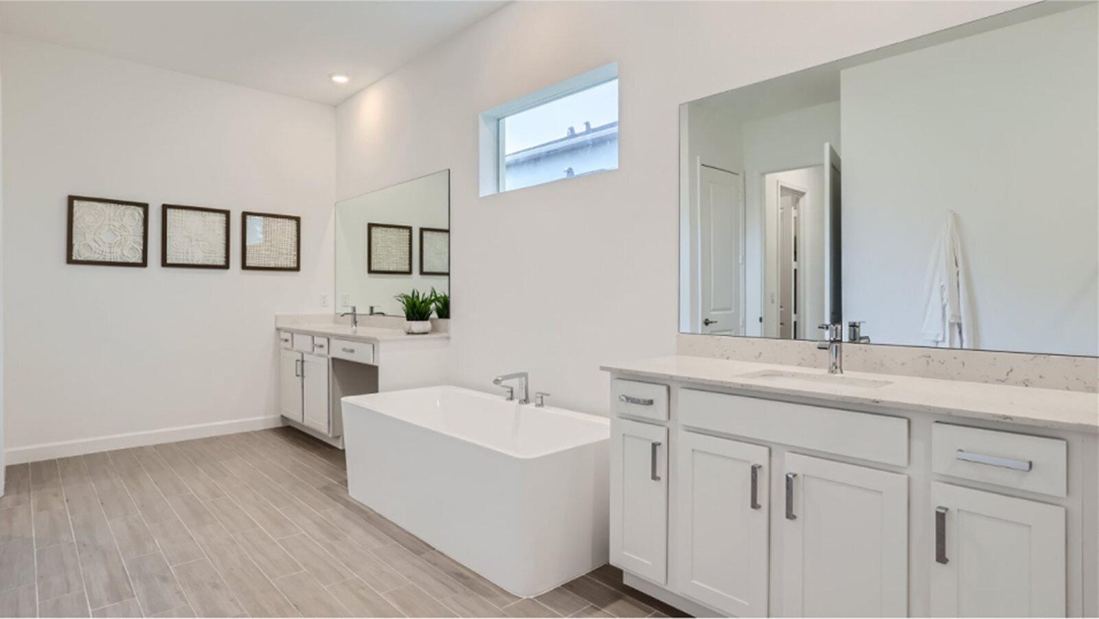 19005 Fly Rod Road Loxahatchee, FL 33470 - Photo 10 of 23 _Pic_Flora_OwnersBath_2of2_F1_1_20_24
