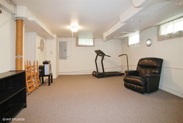 505 Nuttall Road Riverside, IL 60546 - Photo 12 of 15 a view of a livingroom with furniture and windows
