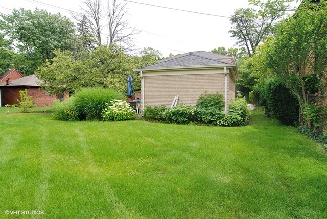 505 Nuttall Road Riverside, IL 60546 - Photo 14 of 15 a view of a house with backyard and garden